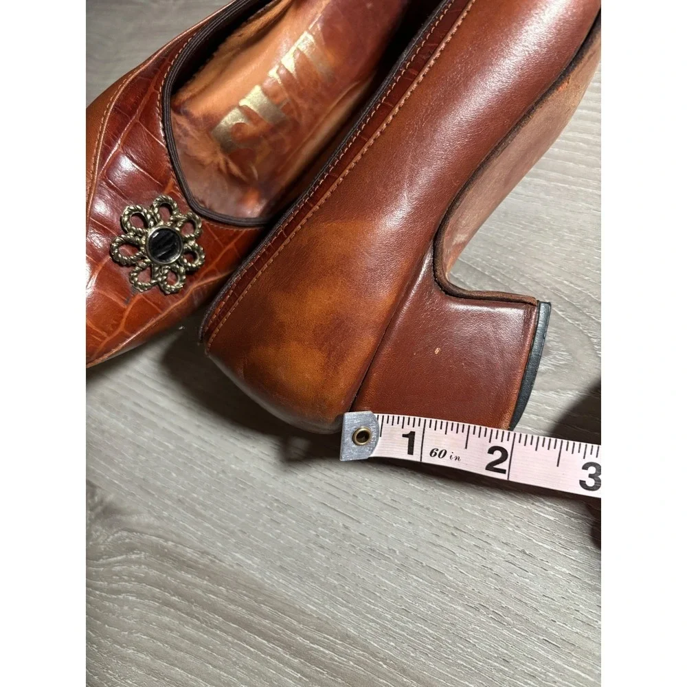 Elias Vintage Size 6 Brown Leather Croc Embossed Medallion Block Heel Pumps boho